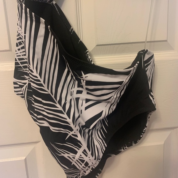 Athleta one shoulder one piece bathing suit - Picture 5 of 8